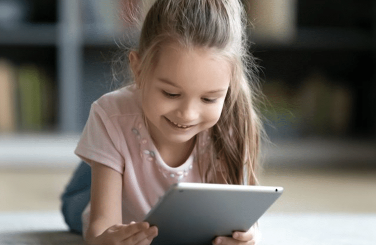 tablet- telefon-çocuklarda ekran-ekran bağımlılığı