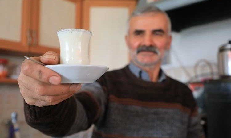 Çay ocağında süt satıyor Görseli